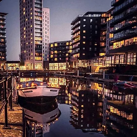 King Deluxe Large Balcony& Free Parking! 2* Leeds (West Yorkshire)