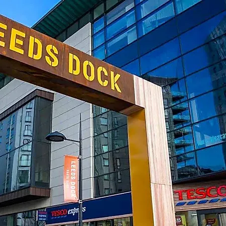 King Deluxe Large Balcony& Free Parking! Hotel