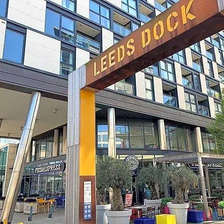 King Deluxe Large Balcony& Free Parking! Hotel