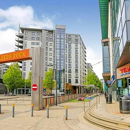 King Deluxe Large Balcony& Free Parking! Hotel