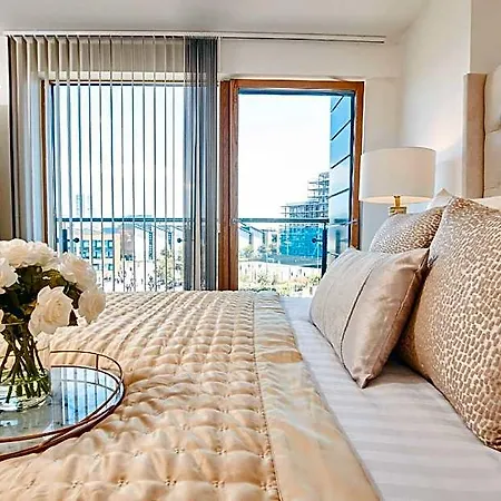King Deluxe Large Balcony& Free Parking! Leeds (West Yorkshire)