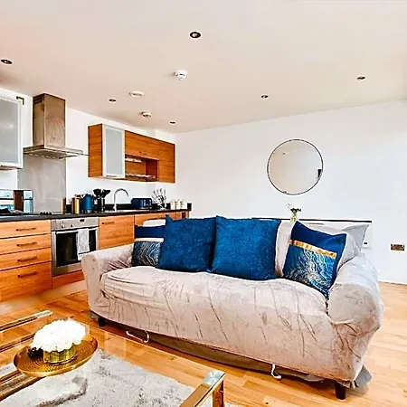 King Deluxe Large Balcony& Free Parking! 2*