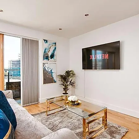 King Deluxe Large Balcony& Free Parking! 2* Leeds (West Yorkshire)