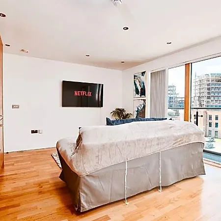 King Deluxe Large Balcony& Free Parking! 2* Leeds (West Yorkshire)