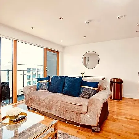 King Deluxe Large Balcony& Free Parking! Hotel