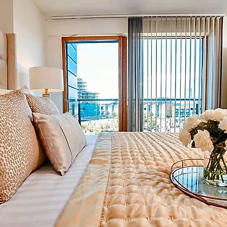 King Deluxe Large Balcony& Free Parking! 2*