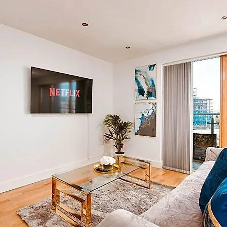 King Deluxe Large Balcony& Free Parking! 2* Leeds (West Yorkshire)